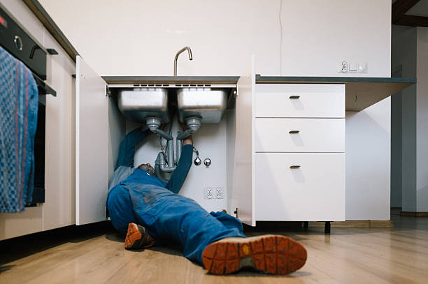 Professional Emergency Plumber technician working in Warsaw, IN